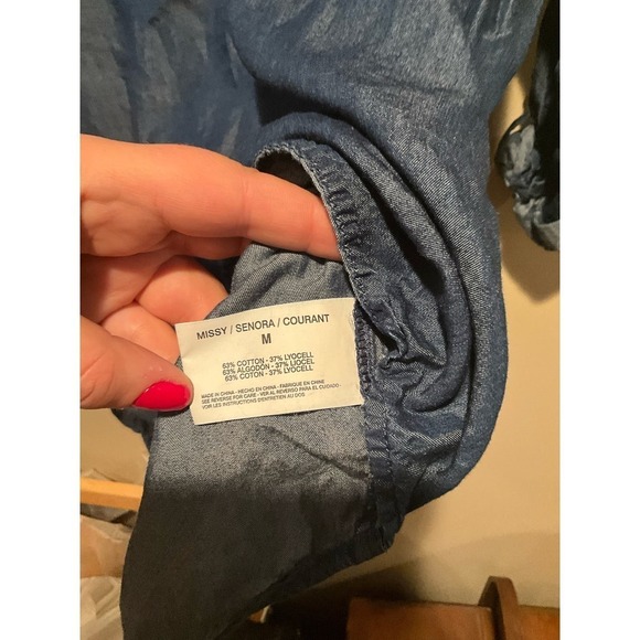 Bandolino Shirt Women's Size M Blue Denim Stand-Up Collar Long Sleeve Cotton - Picture 3 of 6